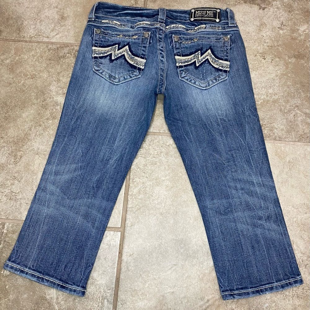 Miss Me Capri Jeans Women’s 28x20.5 Low Rise Distressed Stretch EUC - Picture 4 of 13